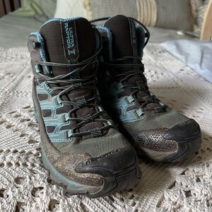 La Sportiva Ultra Raptor II Hiking Boots 7.5 Wide - Preloved.